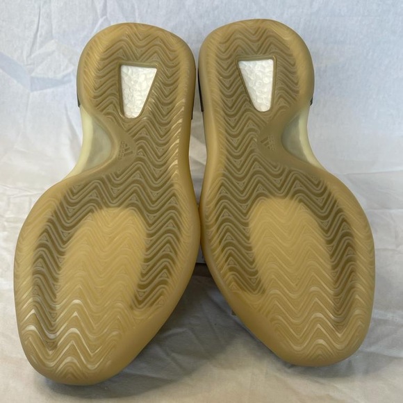 Yeezy main image 10
